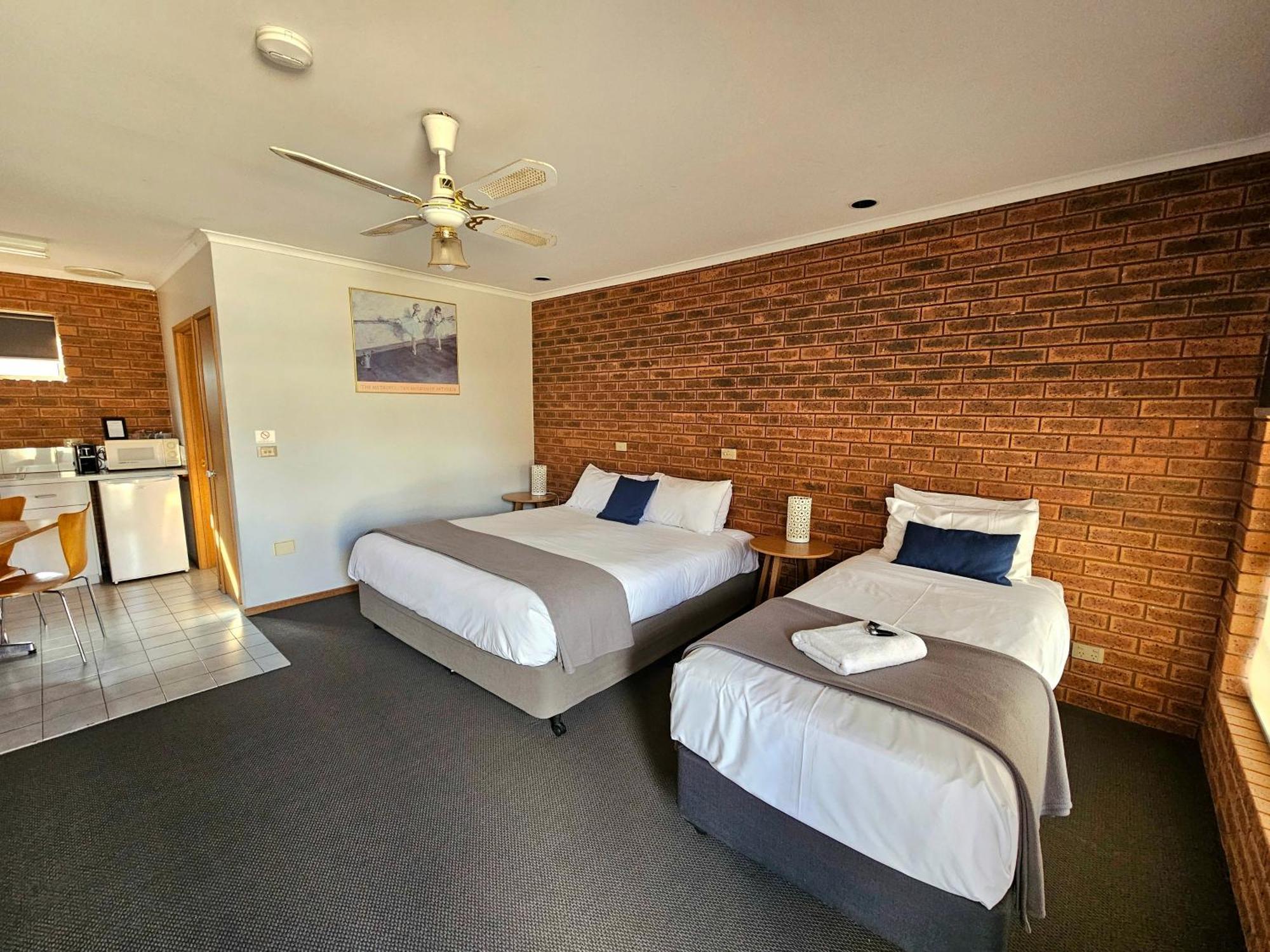 Bridge Motor Inn Тоукемвол Екстер'єр фото